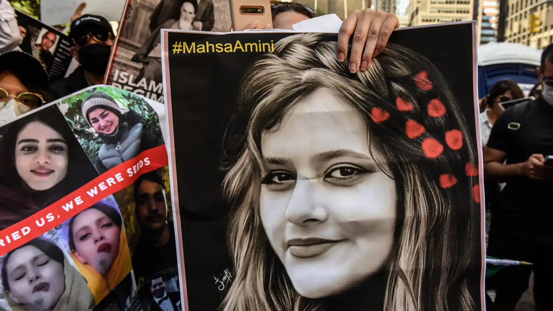 un anno di proteste in iran dopo uccisione di mahsa amini