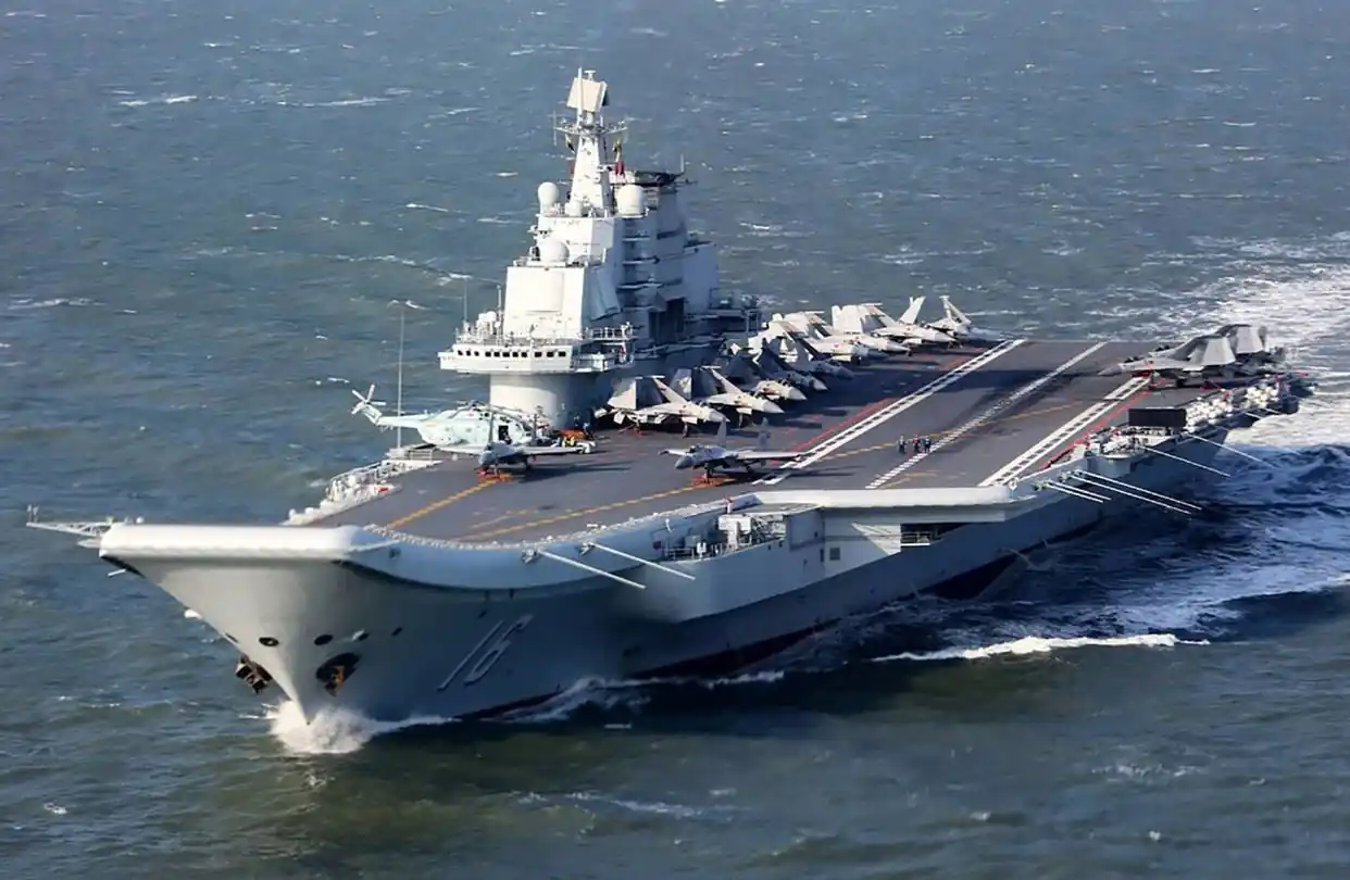 portaerei cinese Liaoning nel mar cinese meridionale