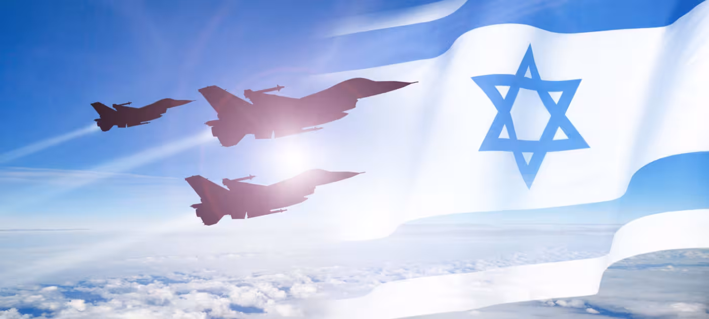attacco di israele a iran jet da combattimento con bandiera israeliana