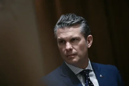 Il segretario alla difesa degli Stati Uniti Pete Hegseth