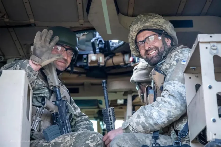 Guerra in Ucraina: aggiornamenti del 1 giugno 2025 1 Ucraina, soldati al fronte dentro blindato