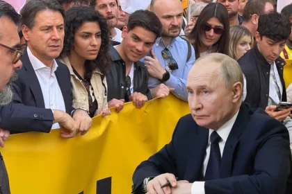 pacifismo al servizio di Putin. Giuseppe Conte alla manifestazione di Roma