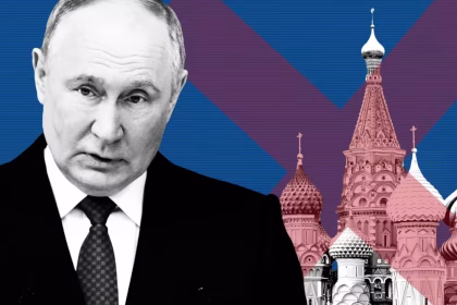 Putin con dietro il cremlino