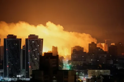 Kiev in fiamme dopo attacco russo ordinato da Putin
