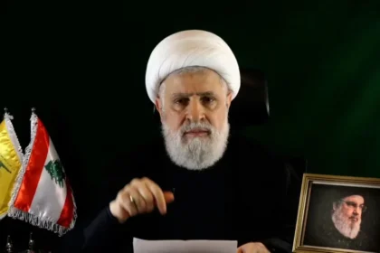 Il capo di Hezbollah, il segretario generale Naim Qassem, che minaccia la guerra civile in Libano