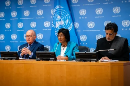 Commissione ONU genocidio I commissari delle Nazioni Unite Chris Sidoti, a sinistra, Navi Pillay, al centro, e Miloon Kothari, a destra