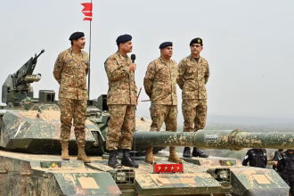 Pakistan: Il capo di stato maggiore dell'esercito pakistano Asim Munir parla alle truppe