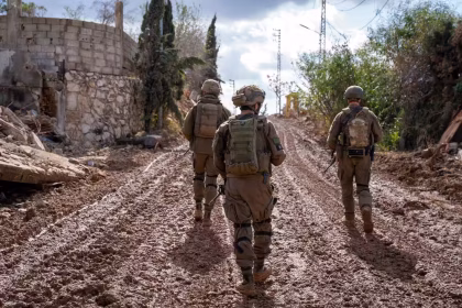 libano, soldati IDF cercano depositi di armi di Hezbollah