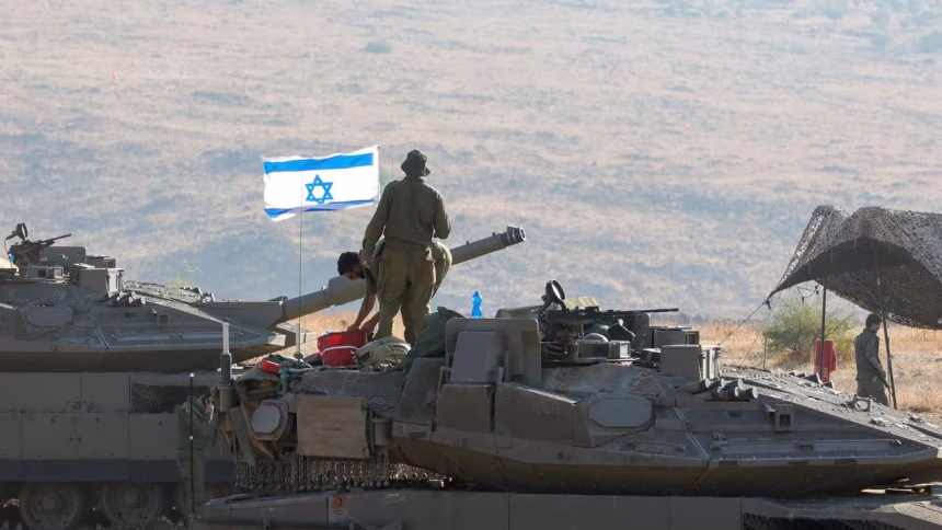 Israele minaccia di intensificare gli attacchi contro Hezbollah in Libano 1 truppe israeliane al confine con il Libano