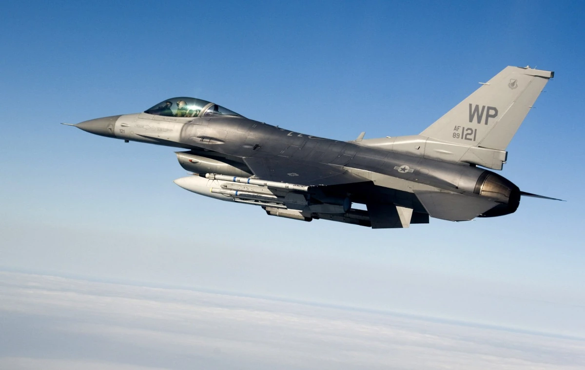 aerei da caccia americani attaccano iran