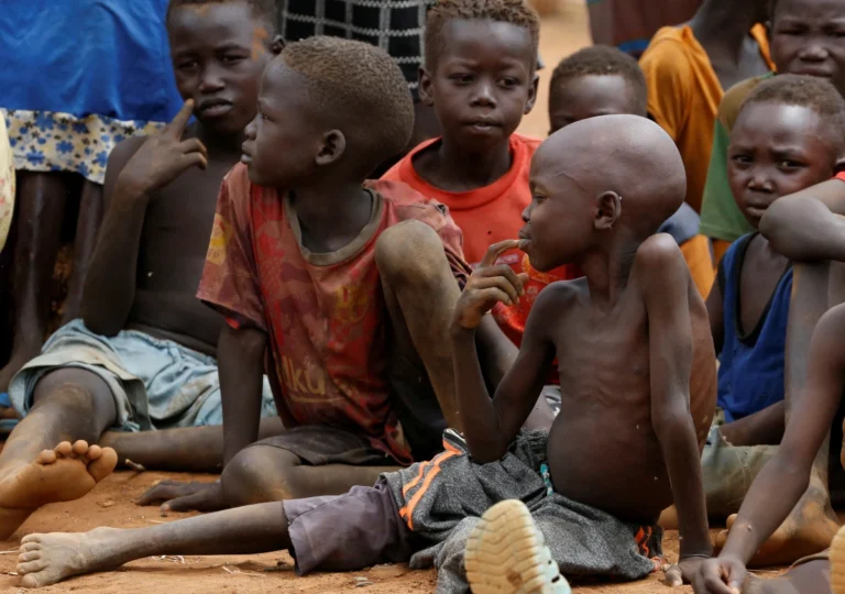 Sudan: la carestia colpisce 19,5 milioni di persone. 825.000 bambini rischiano di morire di fame. Flotille? 11 crisi umanitaria e malnutrizione in Sudan