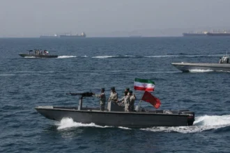 controllo dello stretto di hormuz barchini irgc